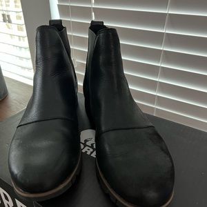 PRICE DROP! Sorrel Harlow Chelsea black boots Sz 8